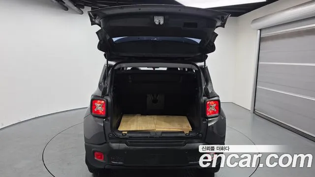 Jeep Renegade 2018 — фото 20