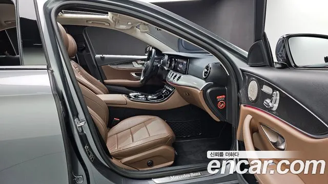 Mercedes-Benz E-Class 2018 — фото 10