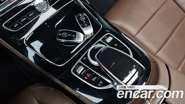 Mercedes-Benz E-Class 2018 — фото 16