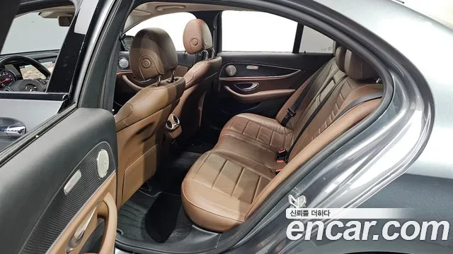 Mercedes-Benz E-Class 2018 — фото 17