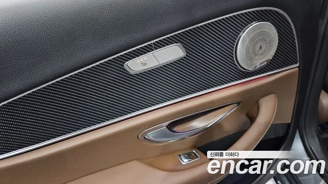 Mercedes-Benz E-Class 2018 — фото 18