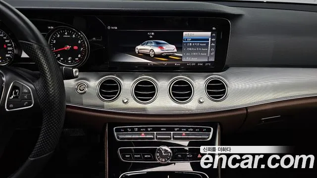 Mercedes-Benz E-Class 2018 — фото 19