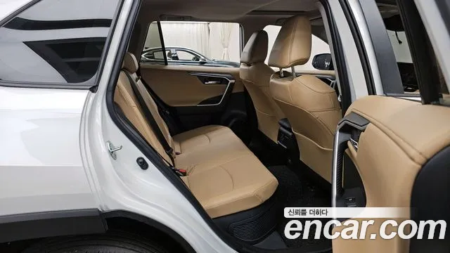 Toyota RAV4 2025 — фото 12
