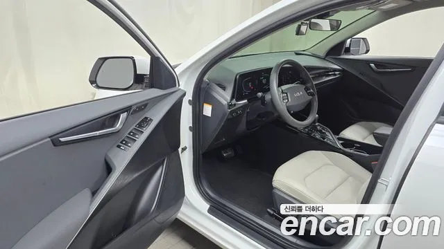 Kia Niro 2022 — фото 10