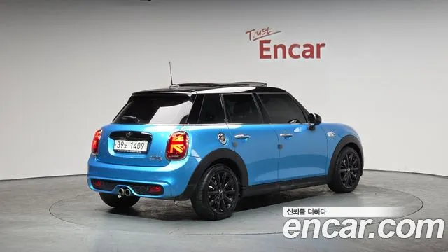 Mini Cooper 2019 — фото 1