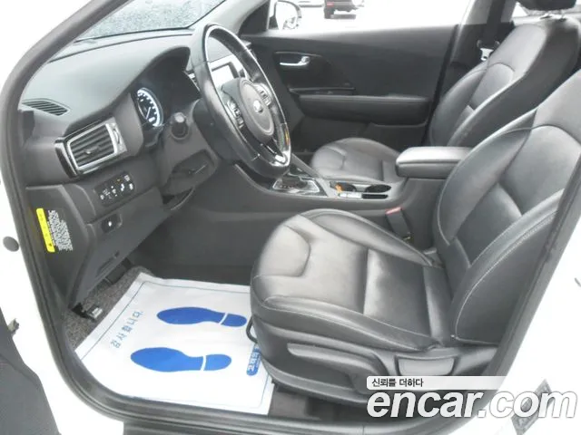 Kia Niro 2018 — фото 12