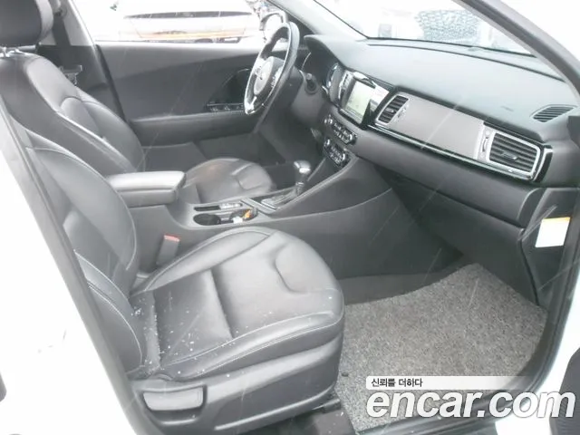 Kia Niro 2018 — фото 15