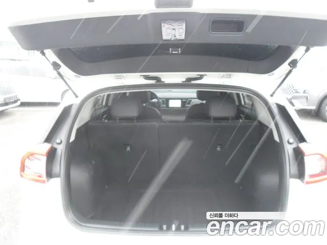 Kia Niro 2018 — фото 16