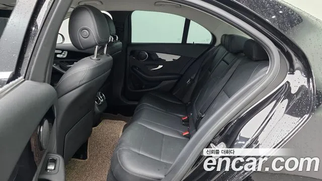 Mercedes-Benz C-Class 2019 — фото 12