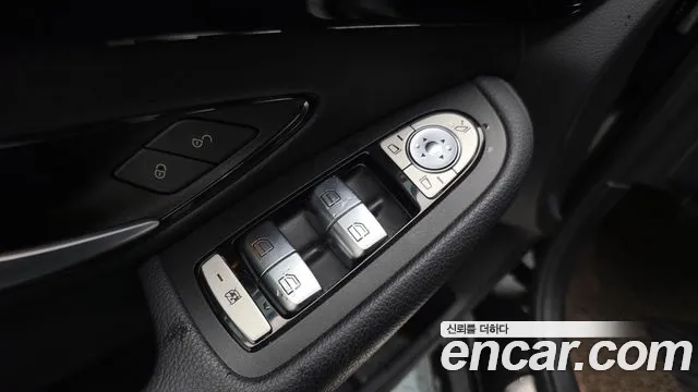Mercedes-Benz C-Class 2019 — фото 18