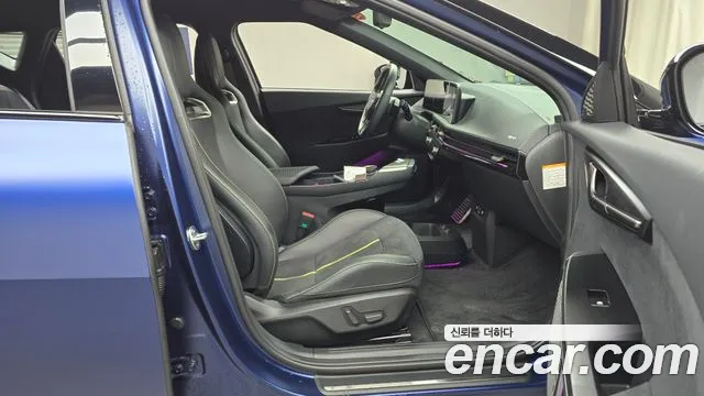 Kia EV6 2025 — фото 11