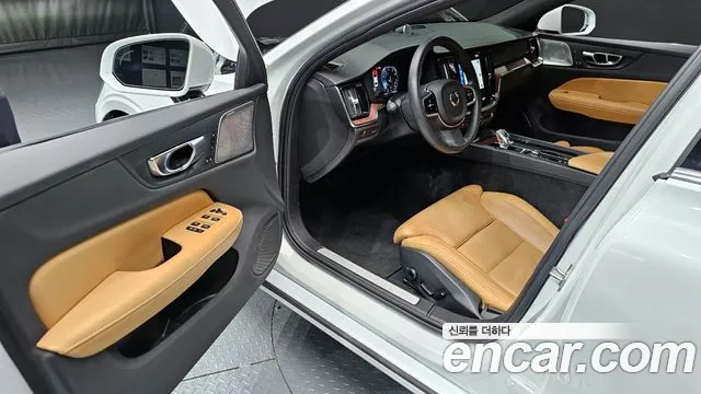Volvo S60 2021 — фото 11