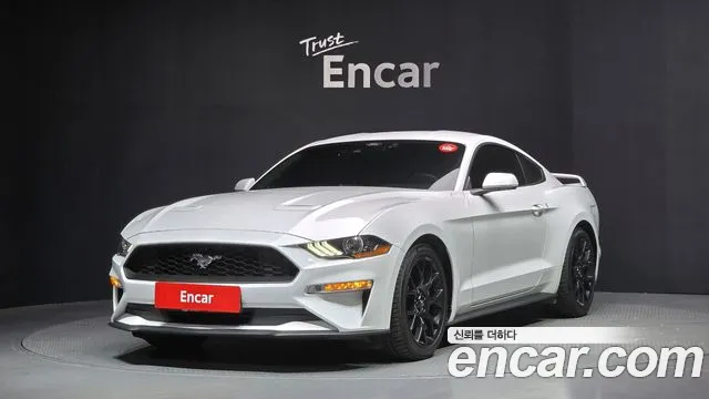 Ford Mustang 2023 — фото 1