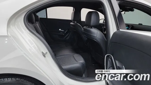 Mercedes-Benz A-Class 2020 — фото 12