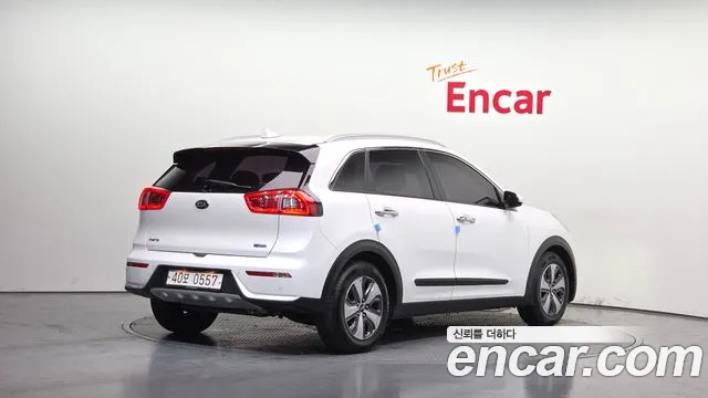 Kia Niro 2017 — фото 2