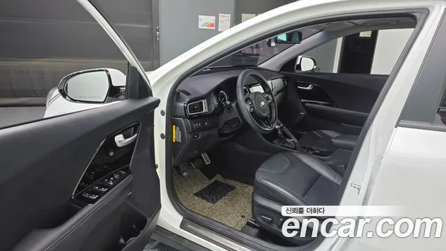 Kia Niro 2017 — фото 10