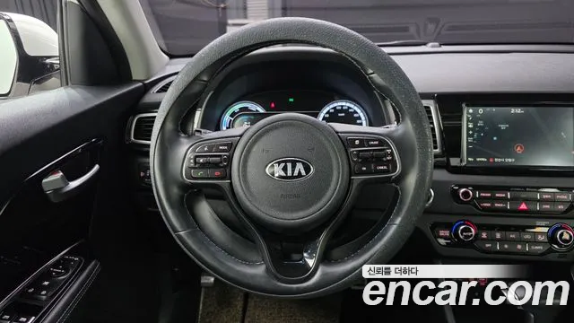 Kia Niro 2017 — фото 13