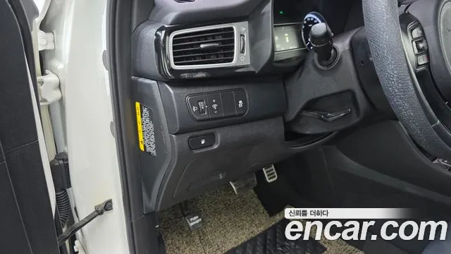 Kia Niro 2017 — фото 15