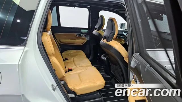 Volvo XC90 2023 — фото 12