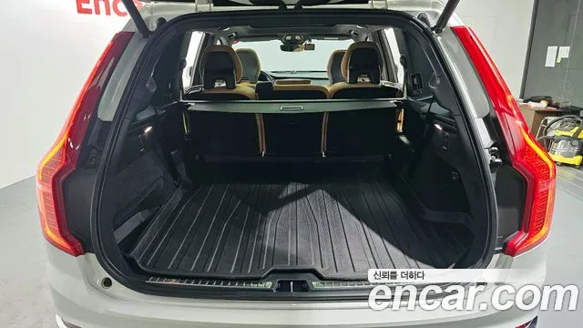 Volvo XC90 2023 — фото 20