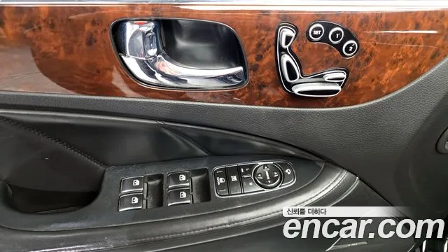 Hyundai Equus 2011 — фото 14