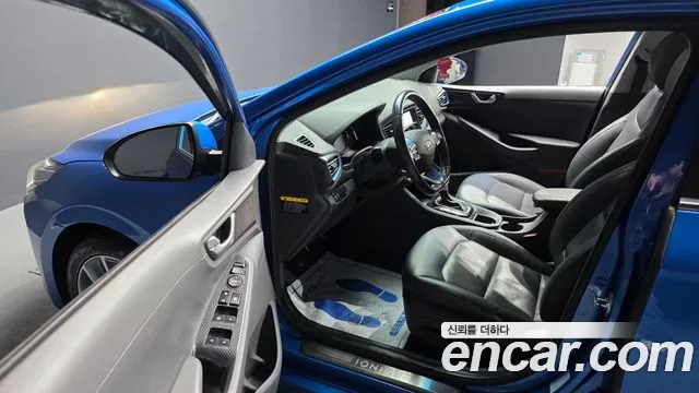 Hyundai Ioniq 2017 — фото 11