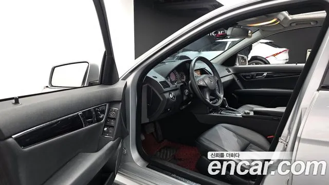Mercedes-Benz C-Class 2010 — фото 11