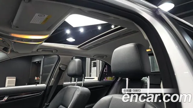 Mercedes-Benz C-Class 2010 — фото 15