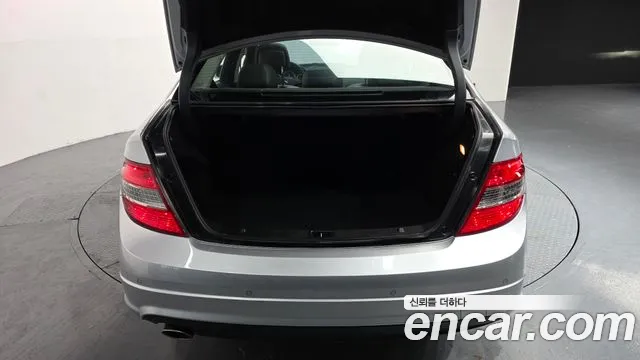 Mercedes-Benz C-Class 2010 — фото 19