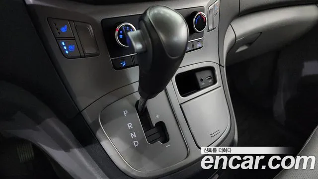 Hyundai Starex 2019 — фото 9