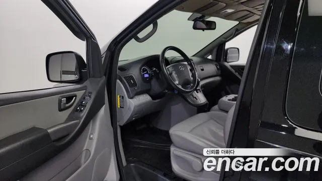Hyundai Starex 2019 — фото 10