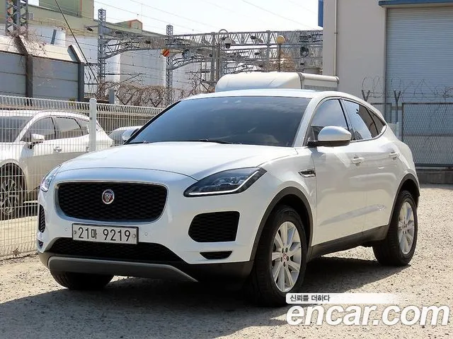 Jaguar E-PACE 2018 — фото 2