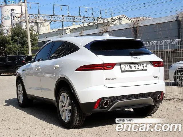 Jaguar E-PACE 2018 — фото 3