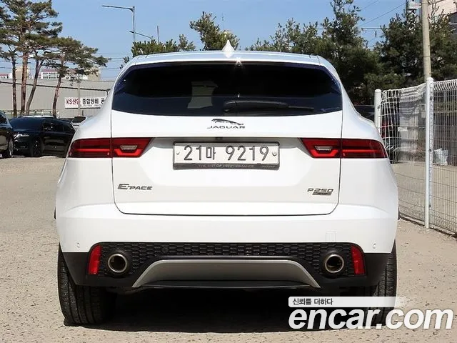 Jaguar E-PACE 2018 — фото 4