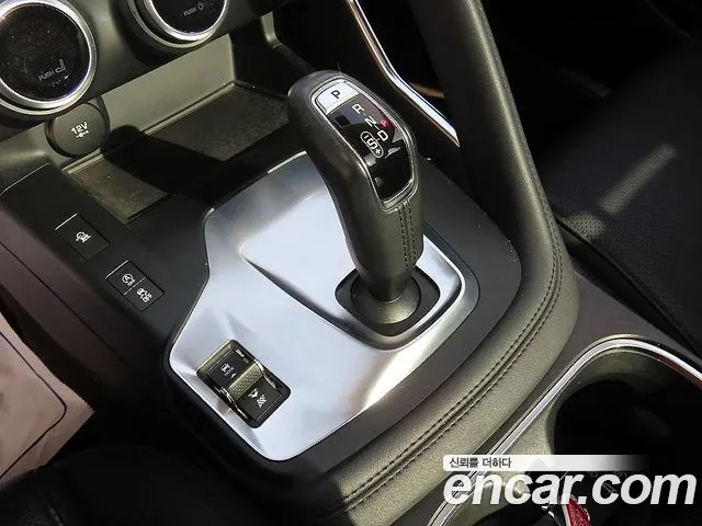 Jaguar E-PACE 2018 — фото 10