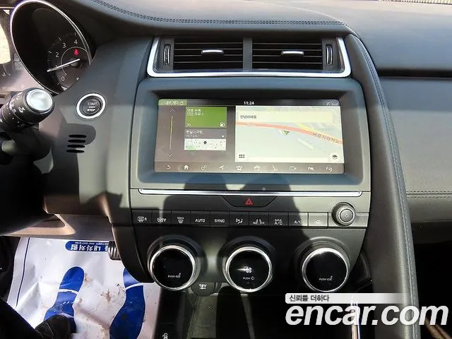 Jaguar E-PACE 2018 — фото 13