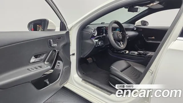 Mercedes-Benz A-Class 2020 — фото 10
