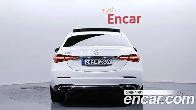 Mercedes-Benz C-Class 2023 — фото 4