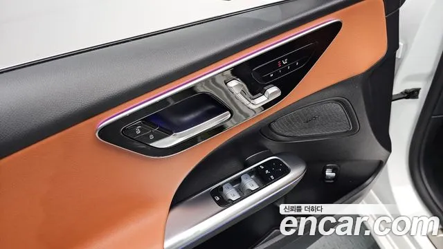 Mercedes-Benz C-Class 2023 — фото 12