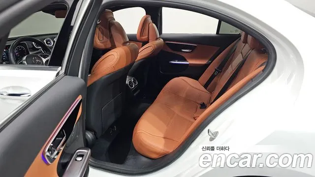 Mercedes-Benz C-Class 2023 — фото 17