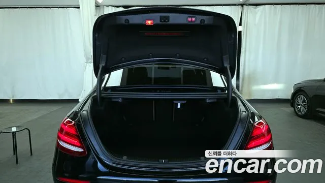 Mercedes-Benz E-Class 2019 — фото 20