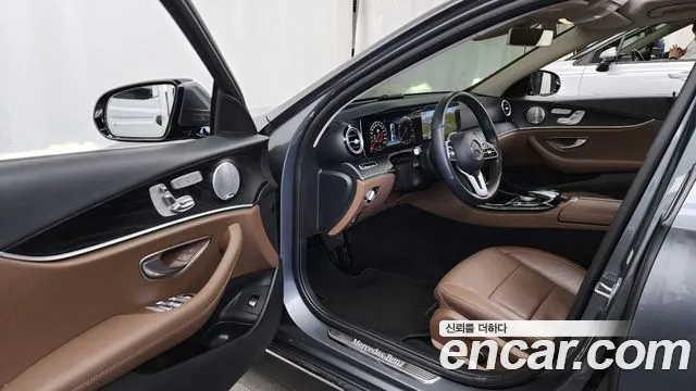 Mercedes-Benz E-Class 2019 — фото 10