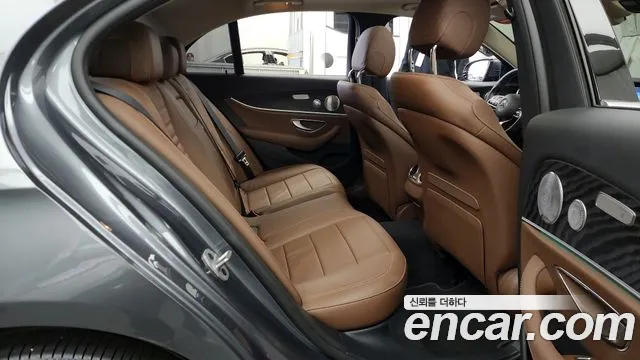 Mercedes-Benz E-Class 2019 — фото 12