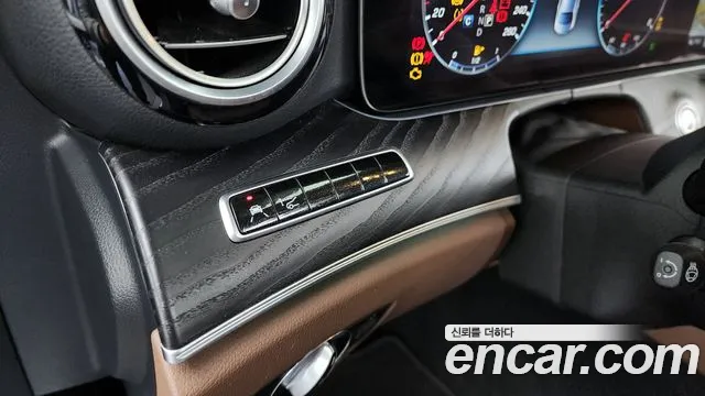 Mercedes-Benz E-Class 2019 — фото 16