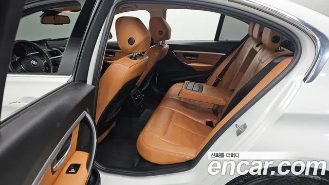 BMW 3-Series 2018 — фото 11
