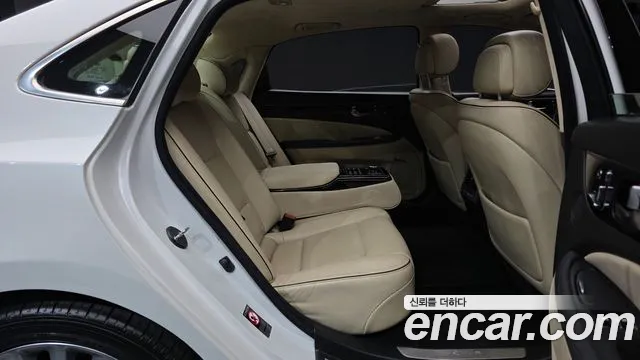 Hyundai Equus 2014 — фото 12