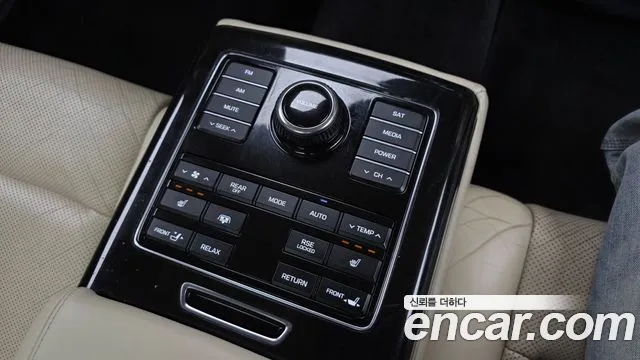 Hyundai Equus 2014 — фото 17