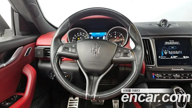 Maserati Levante 2017 — фото 11