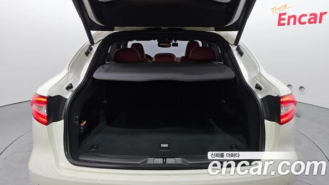 Maserati Levante 2017 — фото 20