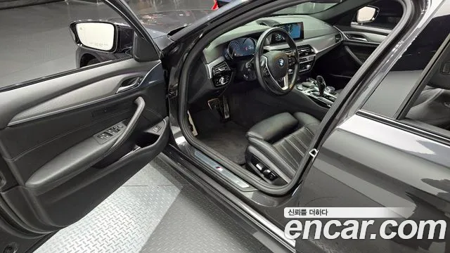BMW 5-Series 2017 — фото 10